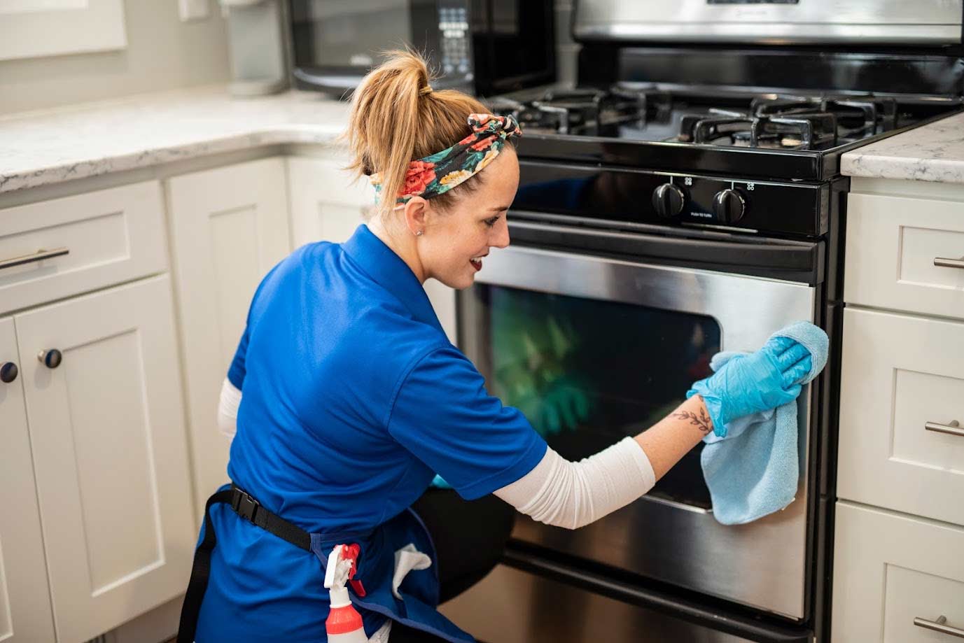 Deep cleaning service in a modern San Jose kitchen